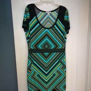 MOVING SALE! Cute flattering above knee dress